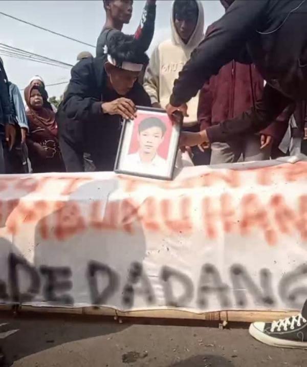 Pemuda 22 Tahun Tewas Dibacok di Gunungjati, Ibu Korban Minta Pelaku Segera Ditangkap