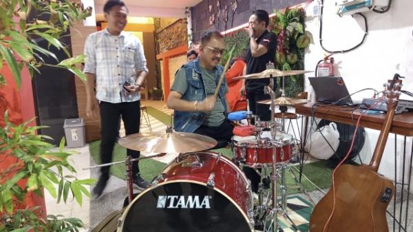 Bukan Sekadar Panggung Hiburan, Merah Muda Fest Jadi Tempat Anak Muda Surabaya Gugat Politik
