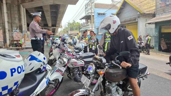 Melanggar Lalu Lintas di Jombang, Pelajar Boncengan Motor Terobos Polisi Operasi Patuh Semeru 2026