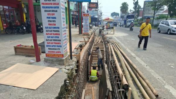 Diduga Terlambat, Proyek Trotoar Soekarno Hatta Bukittinggi Masuk Evaluasi SCM II