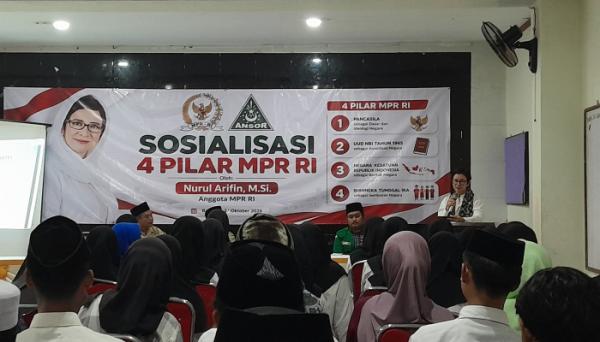 Nurul Arifin Ajak Santri Terbuka terhadap Teknologi dan Isu Aktual