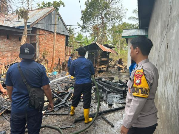 Ditinggal Usai Rebus Air, Rumah Lansia di Majene Ludes Terbakar
