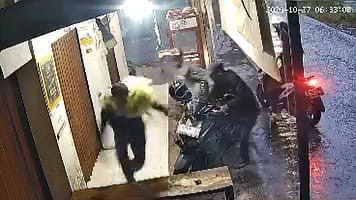Niat Berteduh Saat Hujan, Pelajar di Karawang Malah di Begal, Sepeda Motor Raib