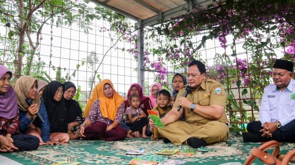 Peringati Hari Listrik Nasional ke-81, SSC Garut Tanam Pohon Keras dan Bagikan Bibit ke Petani