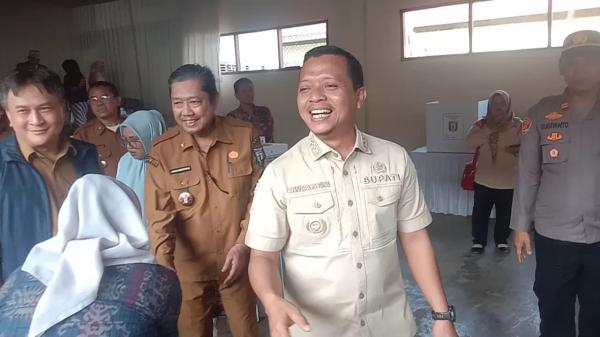 Ratusan Warga Padati TPS Pilkakon Pekon Yogyakarta, Bupati Pringsewu Turun Meninjau
