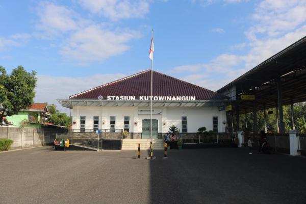 Dari Angkutan Gula hingga Kereta Modern, Ini Stasiun Kutowinangun yang Berdiri Sejak 1887