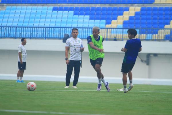 Persela Lamongan di Persimpangan, Persipura Datang Membawa Ancaman Besar