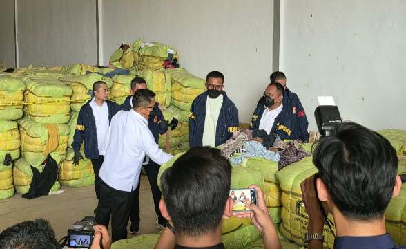 Bareskrim Polri Bongkar Penyelundupan 1.257 Balpres Pakaian Bekas di Subang Senilai Rp15 Miliar