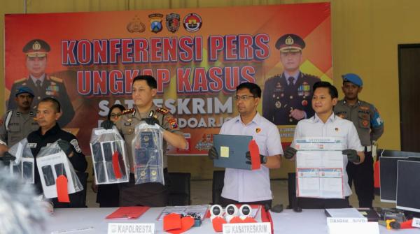 Bobol Modus Penipuan Online Lintas Negara, Delapan WN Vietnam Dibekuk di Sidoarjo