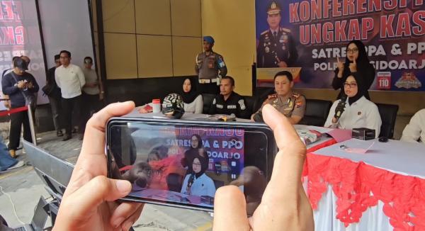 Gara-Gara Kaos Logo Kelompok Lain, Pelajar SMA di Sidoarjo Dikeroyok Remaja Bersenjata Celurit