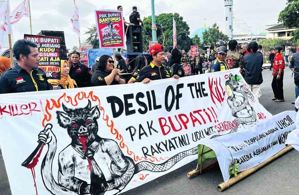 ARB Desak UHC Aktif, Bupati Banyumas Teken Komitmen di Hadapan Massa