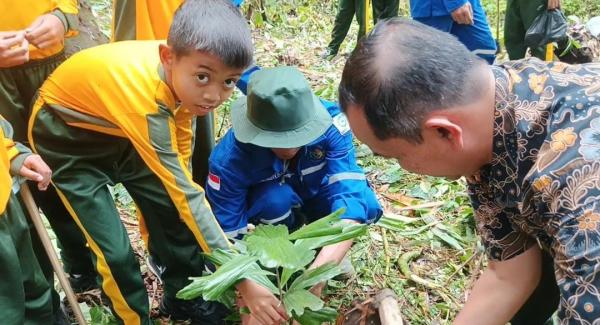 Jaga Pasokan Air PLTA Ketenger, 1.035 Pohon Ditanam di DAS Banjaran