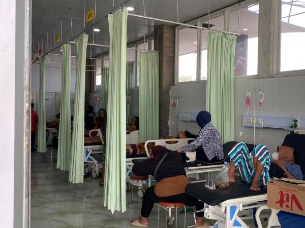 Puluhan Warga Ciampel Karawang Diduga Keracunan Bahan Kimia, Anak dan Balita Ikut Terdampak