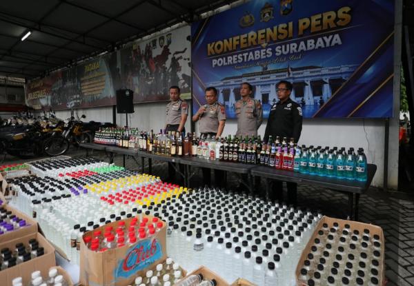 Polrestabes Surabaya Sita 5.385 Botol Miras Ilegal dalam Operasi KRYD