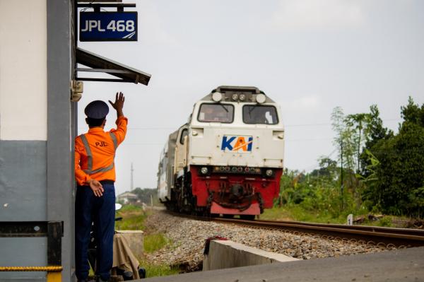 KAI Daop 5 Purwokerto Tambah 79 Petugas PJL, Perkuat Keselamatan di Jalur Kereta Api