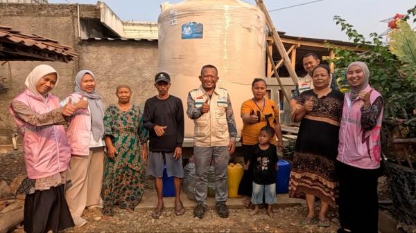 PLN Cikarang Salurkan 48.000 Liter Air Bersih ke 4 Desa Terdampak Kekeringan di Bekasi