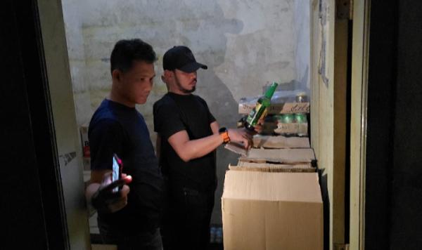 Polres Cirebon Kota Sita Ratusan Botol Miras dalam Operasi Pekat