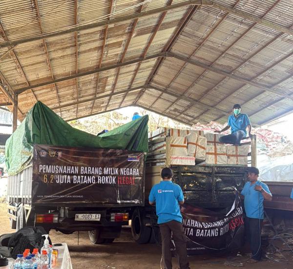 BC Sidoarjo Edukasi Pedagang Kecil, Ingatkan Bahaya Jual Rokok Ilegal