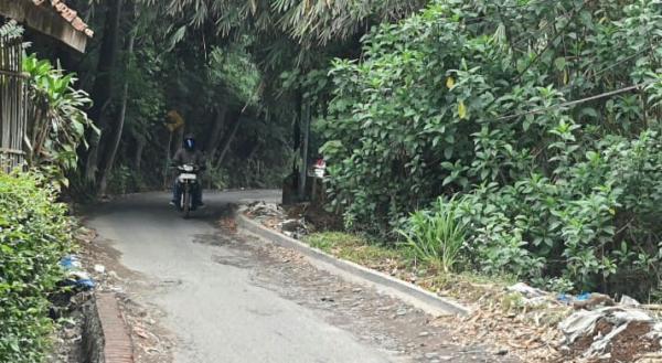 Ironis! Lima Tahun Berlalu Sejak Diterjang Longsor, Akses Jalan di KBB Tak Tersentuh Penanganan