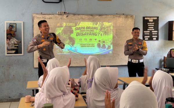 Keselamatan Berlalu Lintas, Satlantas Polres Cilegon Edokasi Pelajar SMA Negeri  1 Cilegon