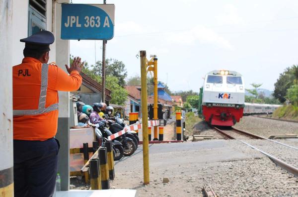 22 Perlintasan Kereta Api di Daop 5 Diperkuat 79 Petugas Baru