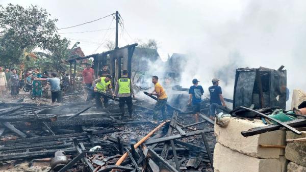 Tragedi Jumat di Tegowanu: Grobogam Tiga Rumah Warga Ludes Terbakar, Kerugian Capai Rp150 Juta