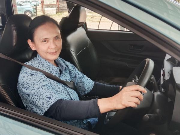Srikandi Penyuka Kucing yang Mengaspal di Seantero Bandung Itu Bernama Mpok Atun