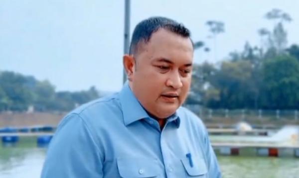 Viral! Video Bupati Bogor Rudy Susmanto Beri Makan Ikan Beredar saat KPK Periksa Dirinya