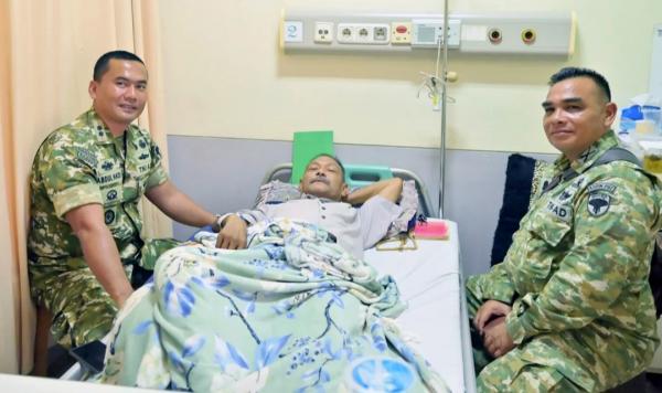 Dandim Pidie Besuk Ulama Abi Zailani Padang Tiji di RSUZA Banda Aceh