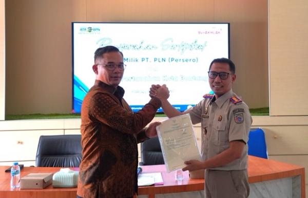Perkuat Legalitas Aset, PLN UIP KLT Terima 11 Sertifikat Tanah dari ATR/BPN Kota Bontang