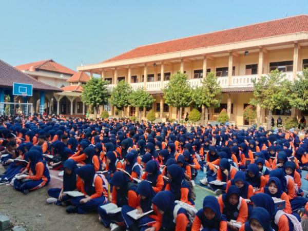 Pendidikan Karakter Dimulai dari Kebiasaan, Siswa Weleri Dibiasakan Mengaji dan Bersih-Bersih