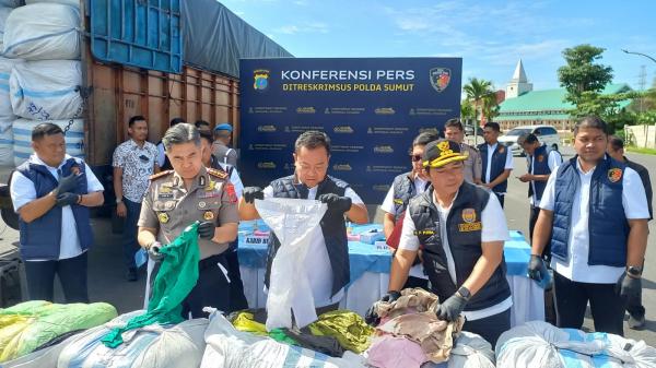 144 Ballpres Pakaian Bekas Asal Bandung Disita Polda Sumut, Sopir dan Kernet Diperiksa