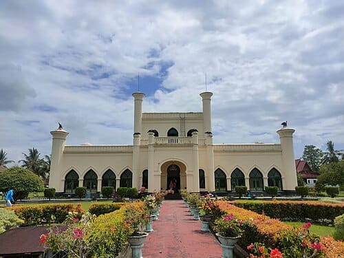 Menelusuri Pagar Kuno dan Keramik Kuno, Misi Pemuda Mempura Ungkap Tapak Istana Kedua Kerajaan Siak