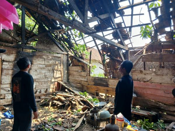 Hujan Angin Kencang Terjang 3 Desa di Dander Bojonegoro, 18 Rumah Rusak 1 Rata dengan Tanah
