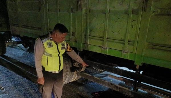 Terseret Truk Gandeng 15 Meter, Pemotor di Sukodono Sidoarjo Patah Tulang dan Alami Pendarahan Dalam