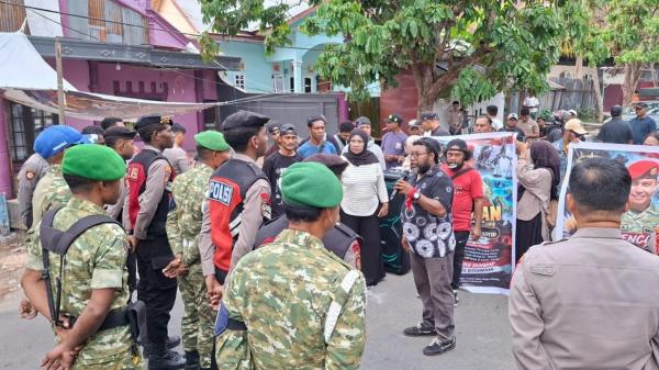 Unjuk Rasa Warnai Pertemuan Tertutup Tim Investigasi & Keluarga Almarhum Letda Jihad di Makorem 181