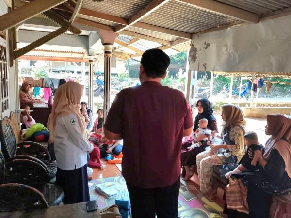 Menilik Program Dokter Desa di Karawang, Berikan Layanan Gratis hingga Jemput Bola ke Warga