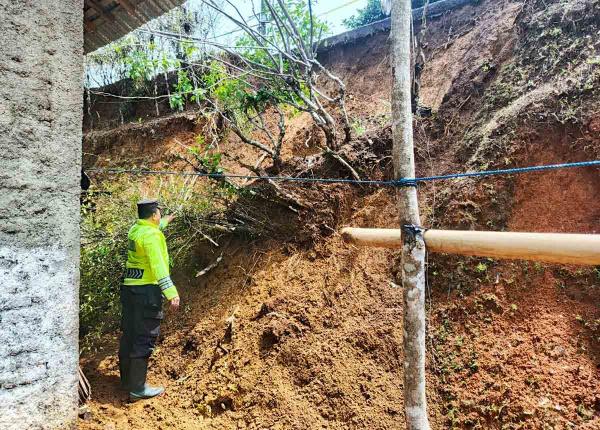 Longsor Terjang Banyumas akibat Curah Hujan Tinggi