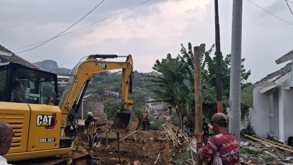 Longsor Beruntun Rusak Fasilitas Rumah, Warga Kompleks Buana Flamingo Resah