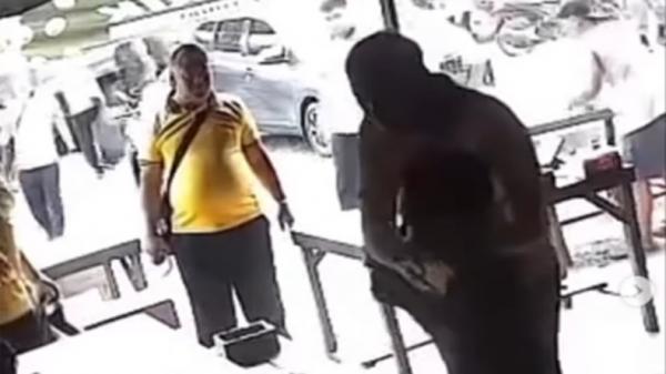 Viral Kapolres Kapuas Hulu AKBP Wisnu Perdana Tampar Warga yang Asyik Ngopi di Terminal Kedamin