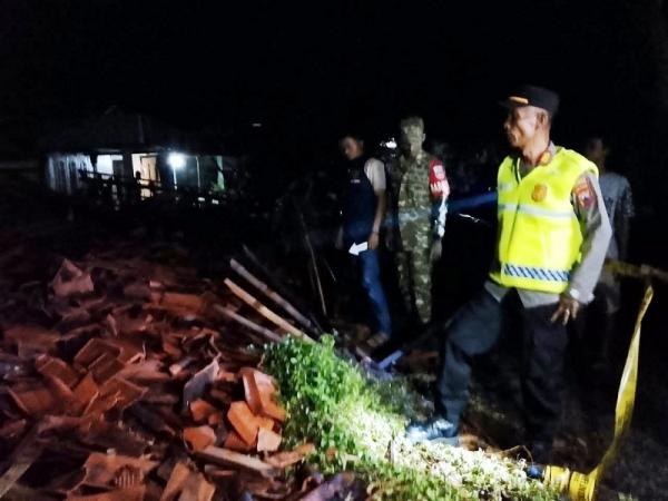 Rumah Kayu Jati di Gabus Grobogan Ambruk Diterjang Angin Kencang, Kerugian Sekira Rp30 Juta