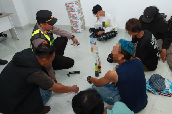 14 Suporter Kedapatan Minum Miras di Stadion Surajaya, Polres Lamongan Larang Masuk