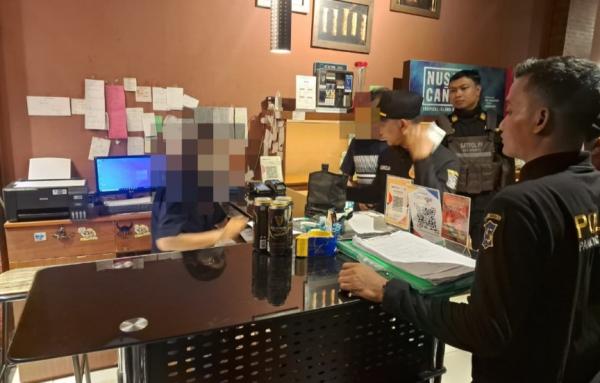 Surabaya Darurat Miras Ilegal, 15 Toko Disegel, Modus Penjualan di Kampung Terbongkar