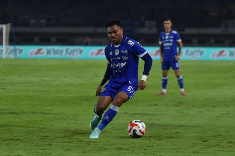 https://img.inews.id/media/750/files/inews_new/2025/11/25/winger_persib_bandung_saddil_ramdani.jpg