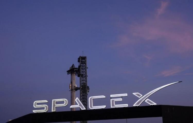 SpaceX Pecahkan Rekor...