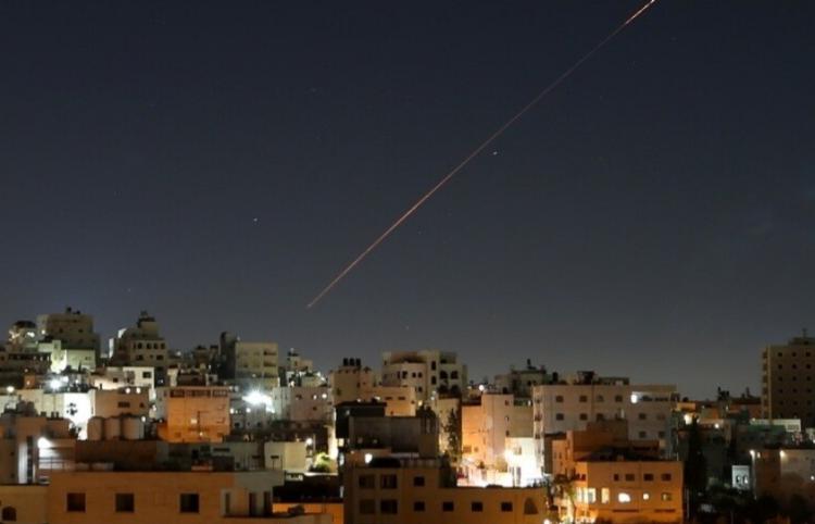 Iran Serang Israel,...