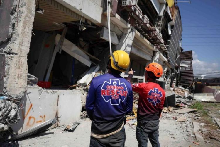 Korban Tewas Gempa M7,8...