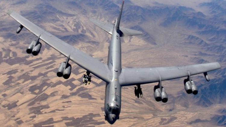Pesawat Pengebom B-52...