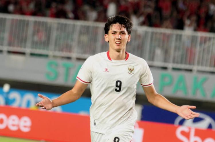https://img.inews.id/media/750/files/inews_new/2026/07/28/striker_timnas_indonesia_mitchell_baker.jpg