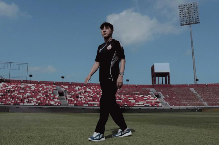 https://img.inews.id/media/750/files/inews_new/2026/08/10/pelatih_persija_jakarta_shin_tae_yong.jpg